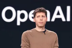 „Całe grupy zawodów znikną” – ostrzega Sam Altman, szef OpenAI, w rozmowie cytowanej przez Rzeczpospolitą. I choć brzmi to jak scenariusz z filmu science fiction, to nie jest zapowiedź zagłady, ale głęboka transformacja.